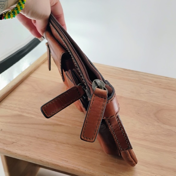 Brown Leather Clutch - Fossil Brand many compartments and divisions genuine - Picture 3 of 7